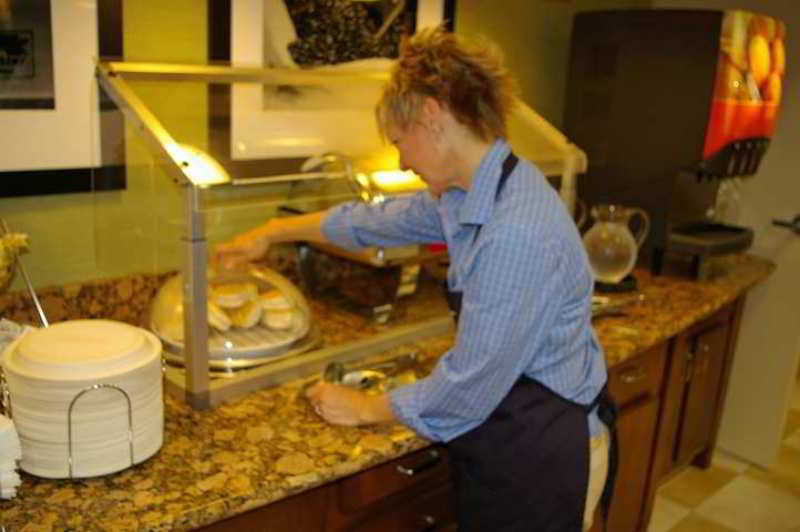 Hampton Inn & Suites Huntersville Restoran gambar